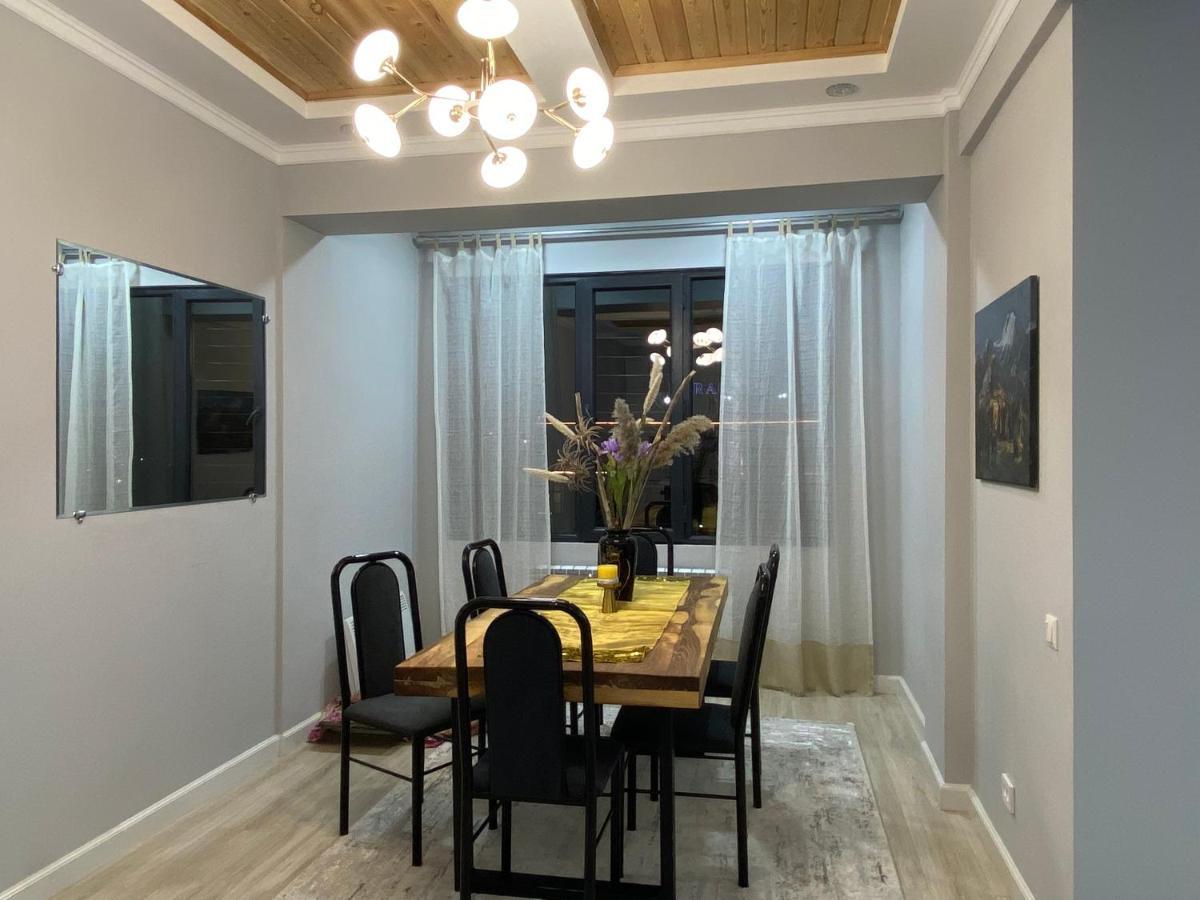 Bird'S Nest - Apartment In Downtown Karakol Exterior photo